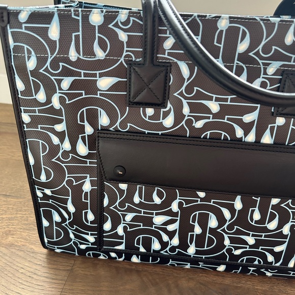 Burberry Rain Capsule Monogram Print Tote - Picture 15 of 17